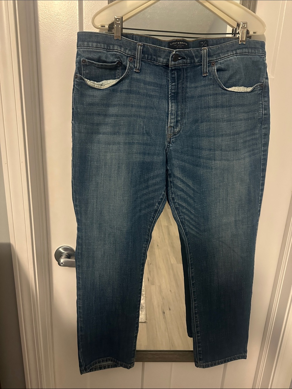 Men's Straight Jeans in Mid Blue Wash by Lucky Brand size 38w 30l